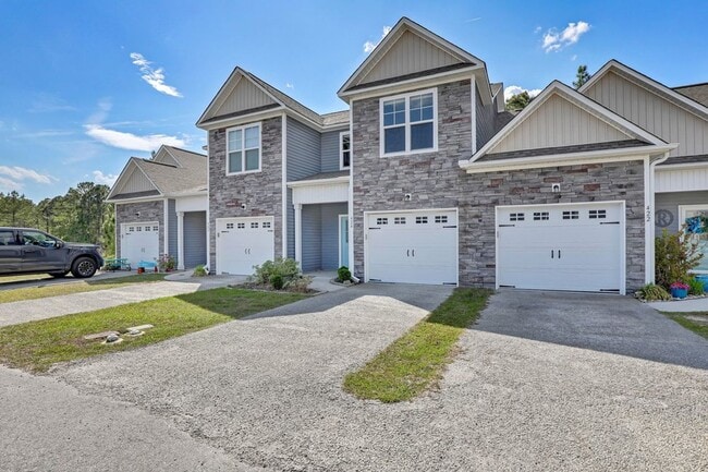 Building Photo - 424 Guppy Lp Rd