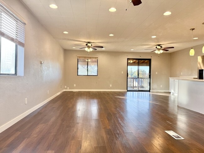 Building Photo - 7428 S 700 E