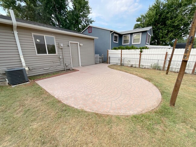 Building Photo - 3 Bedroom Home Available Near S Academy Bl...