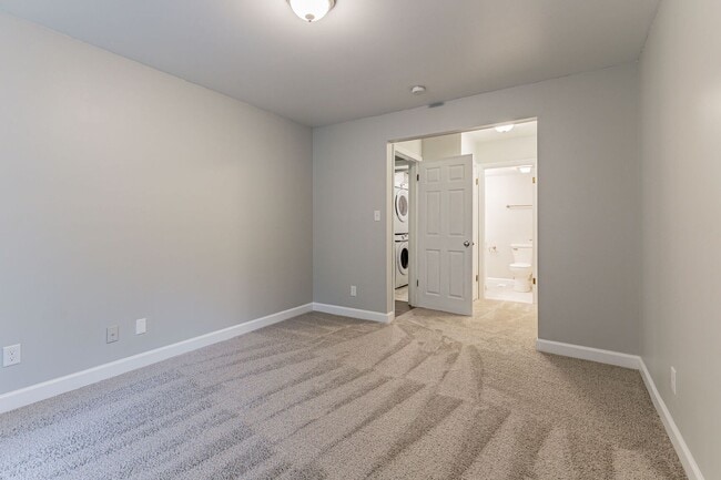Building Photo - Two bedroom/two bathroom first floor apart...