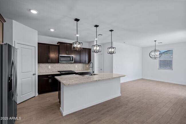 Building Photo - 16006 W Cottontail Ln