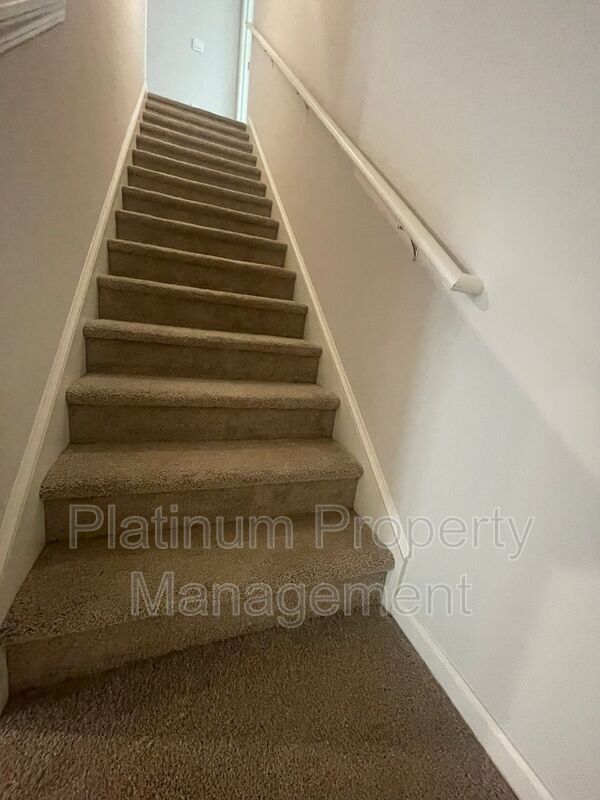 Building Photo - 551 Stoneybrook Dr
