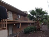 Building Photo - 2 Bedroom Phx. Condo