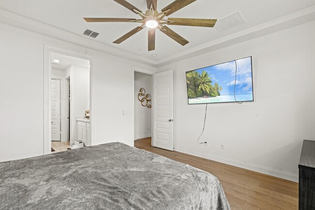 Building Photo - 8906 Dahlia Cir