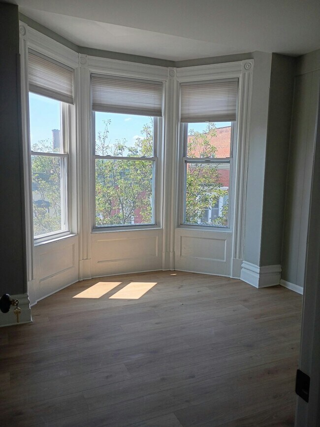 Building Photo - 306 3rd St
