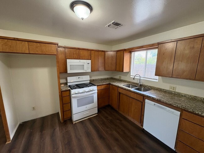 Building Photo - Corner lot home near Shopping Center Available Now!