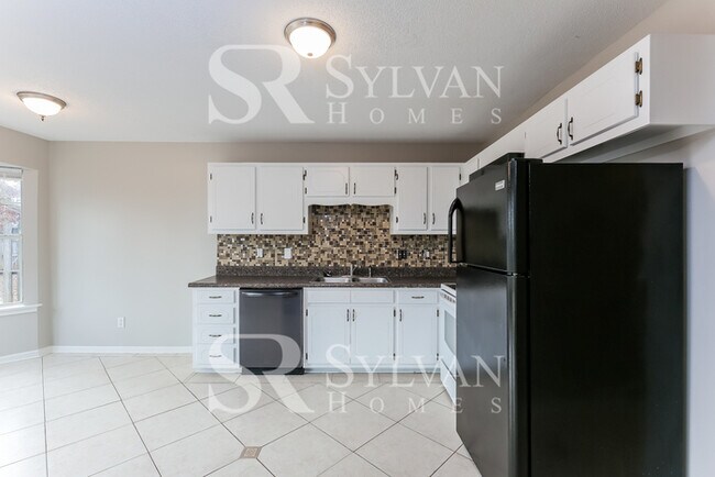 Building Photo - Enjoy living the good life in this 3 bedroom, 2 bathroom home