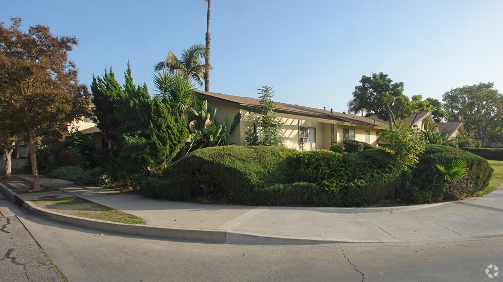 Primary Photo - 570 Hollenbeck Apartments