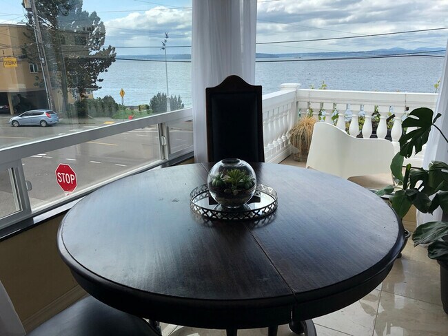 Building Photo - 4028 Beach Dr SW