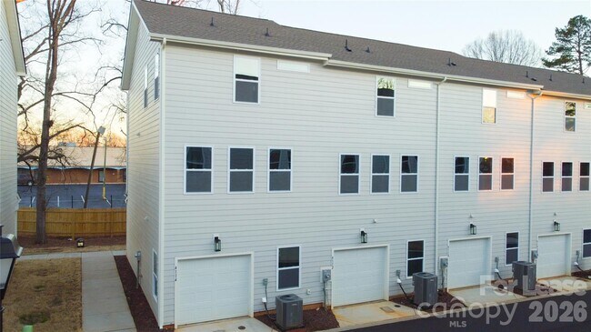 Building Photo - 4122 Salient St