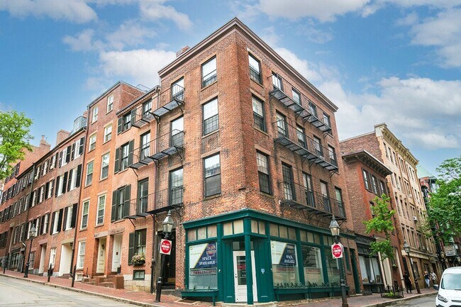 Building Photo - 24 Joy St