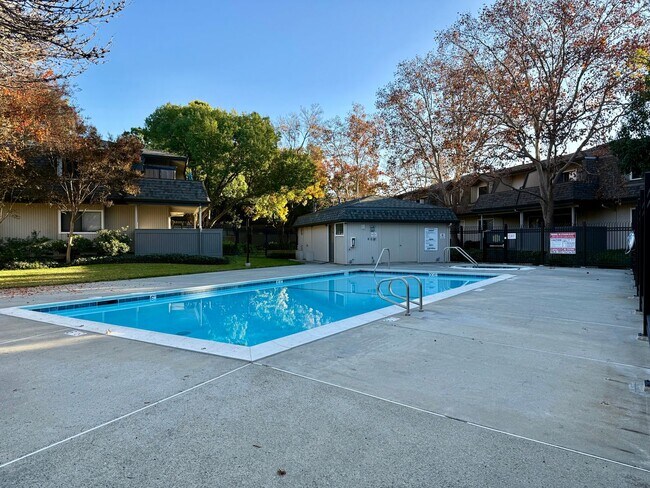 Building Photo - New Vinyl Plank Flooring, Fresh Interior Paint, 1 Car Garage + 1 Assigned Outdoor Parking Space -...