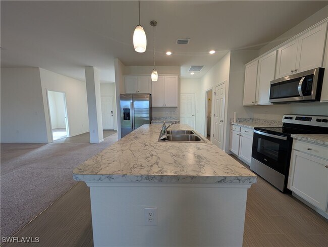 Building Photo - 4208 NE 15th Pl