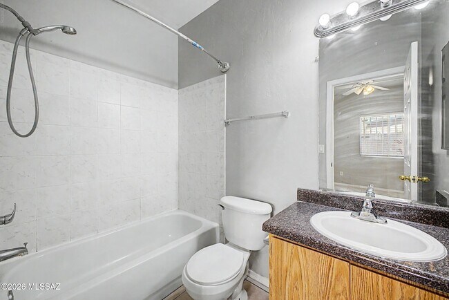 Building Photo - 1316 E Zulema Loop