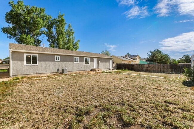 Building Photo - ALL PROSPECTIVE TENANTS MUST SUBMIT A $58 NON-REFUNDABLE APPLICATION FEE PER APPLICANT ONLINE AND...