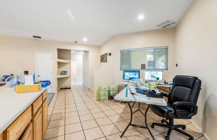 Building Photo - 1221 Paisano St NE