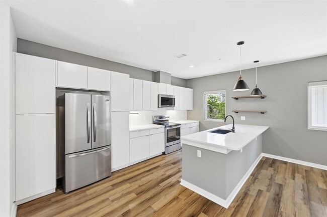 Building Photo - 5924 S Congress Ave