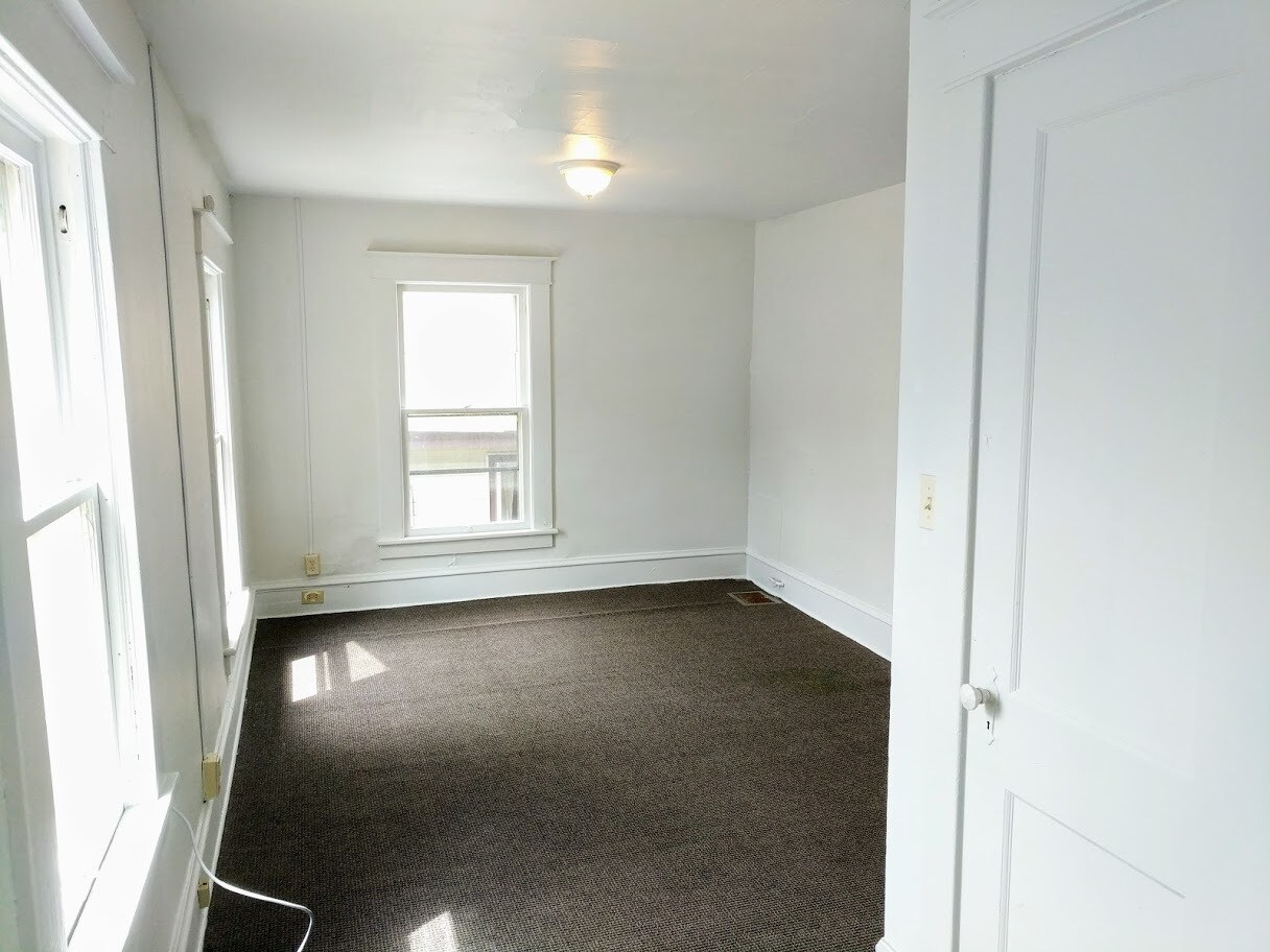 Building Photo - 227 Boileau Pl