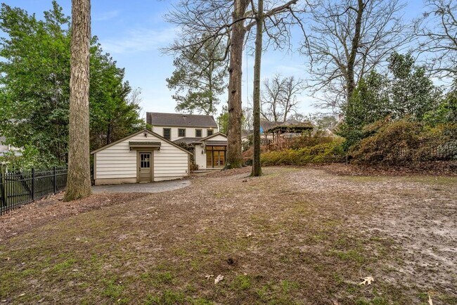 Building Photo - 2896 N Hills Dr NE
