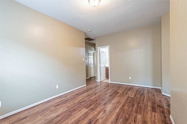 Building Photo - 307 Autumn Creek Ln