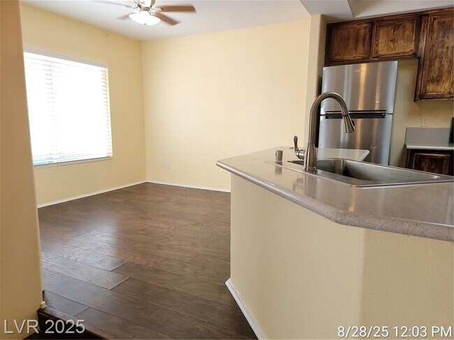 Building Photo - Charming Silverado Ranch Home!