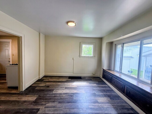 Building Photo - Three bedroom one bathroom single family home for rent