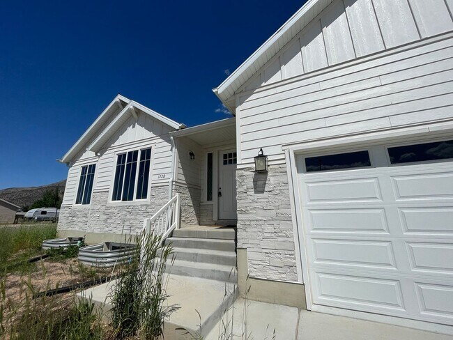 Building Photo - 3 bed 2 bath House in Nephi