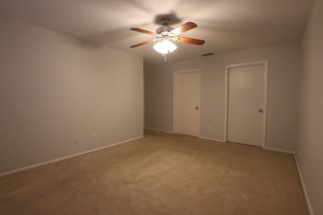 Building Photo - 408 Redbud Cir