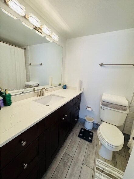 Building Photo - 18031 Biscayne Blvd