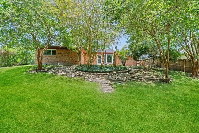 Building Photo - 5123 Shady Oaks Ln
