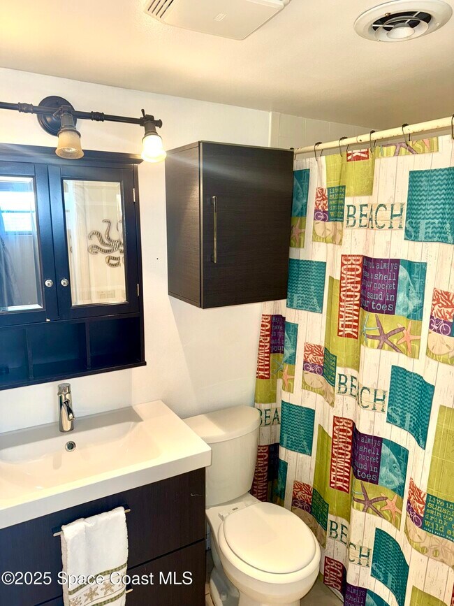 Building Photo - 225 Magnolia St