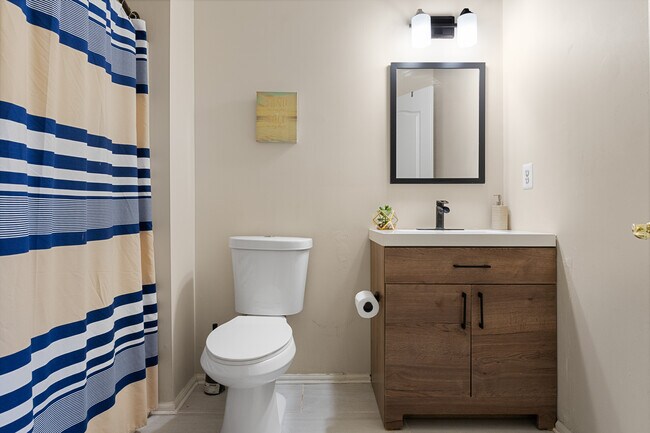 Building Photo - 9 Crest Ct