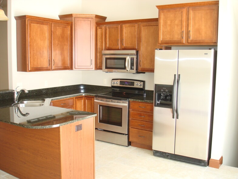 Building Photo - 975 Sautter Dr