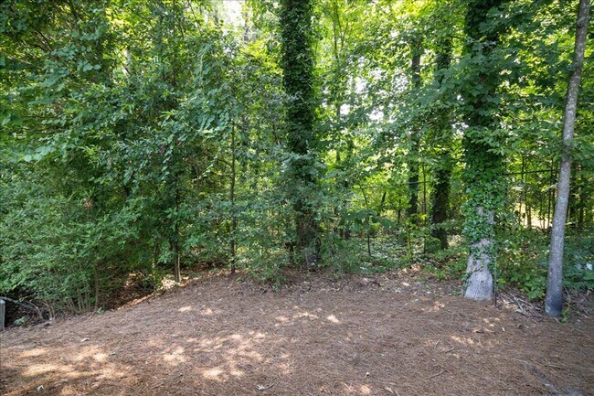 Building Photo - Newly Renovated 3bd/2ba Duplex Unit in Con...