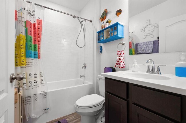 Building Photo - 25901 Aysen Dr
