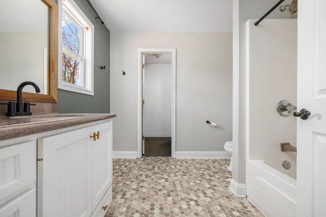 Building Photo - 124 Zeb Grindstaff Rd