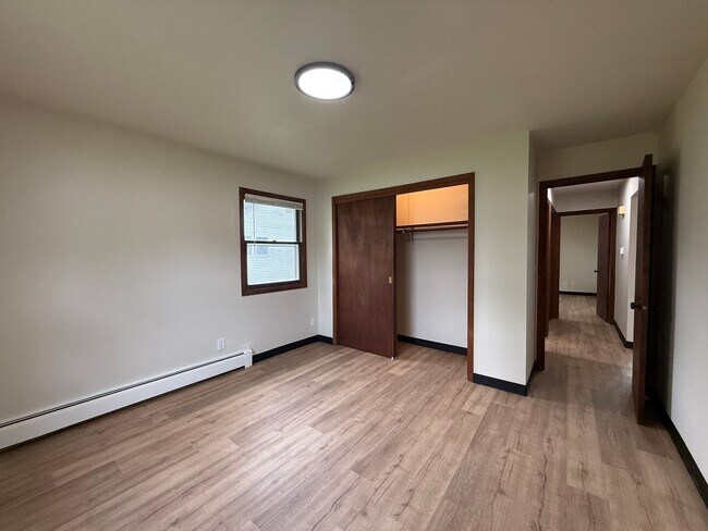 Building Photo - 207-211 Maple Street