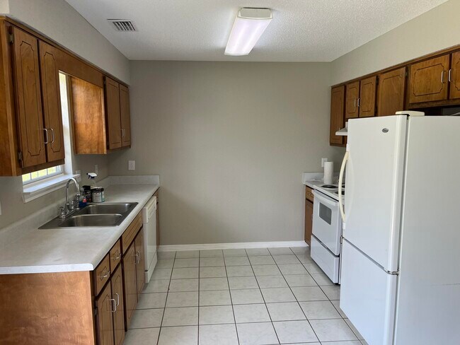 Building Photo - 114 Oak Terrace Dr