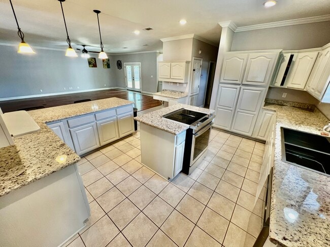 Building Photo - 87129 Golf Club Dr