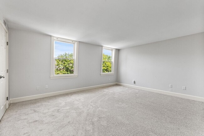 Building Photo - 403 Marlborough St