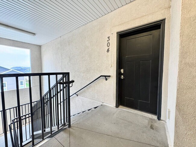 Building Photo - Spacious & Bright 3 Bedroom Condo with Pool Access, Garage, and Prime Lehi Location!