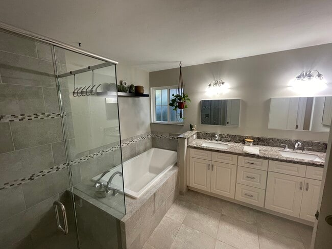 Building Photo - 6746 NW 37th Terrace