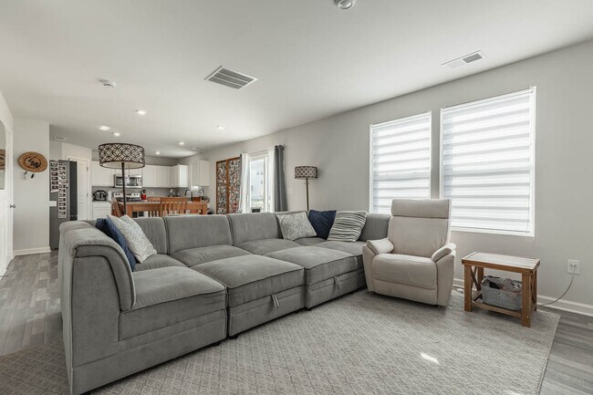 Building Photo - 312 Smt Crk Dr