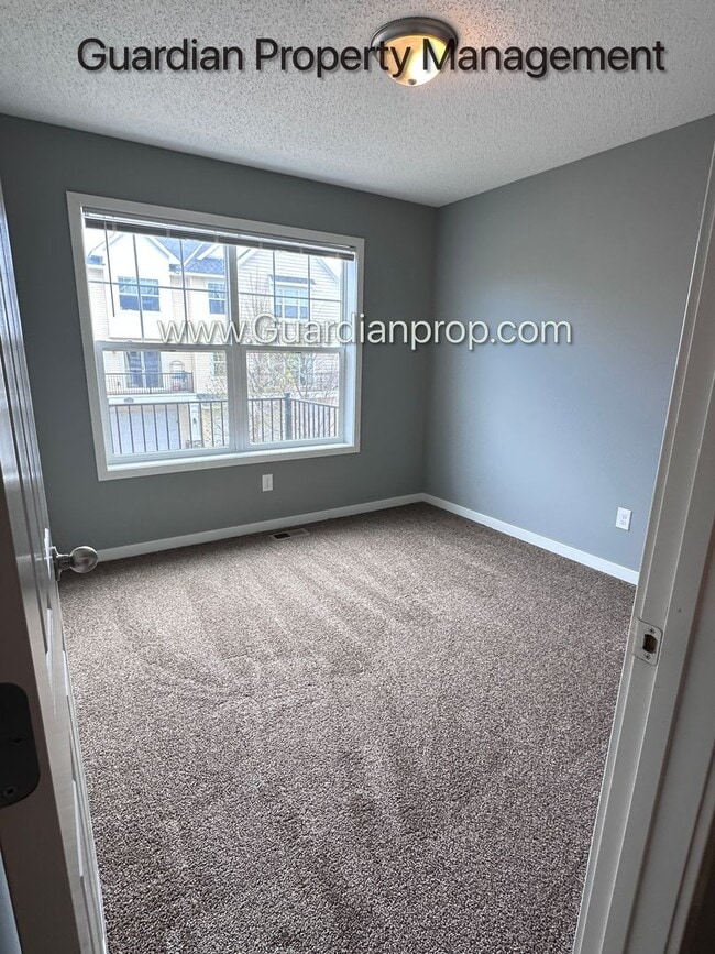 Building Photo - Champlin Town Home, 2 Car Garage, Dishwasher, Washer/Dryer, Balcony, May/June Move in Dates