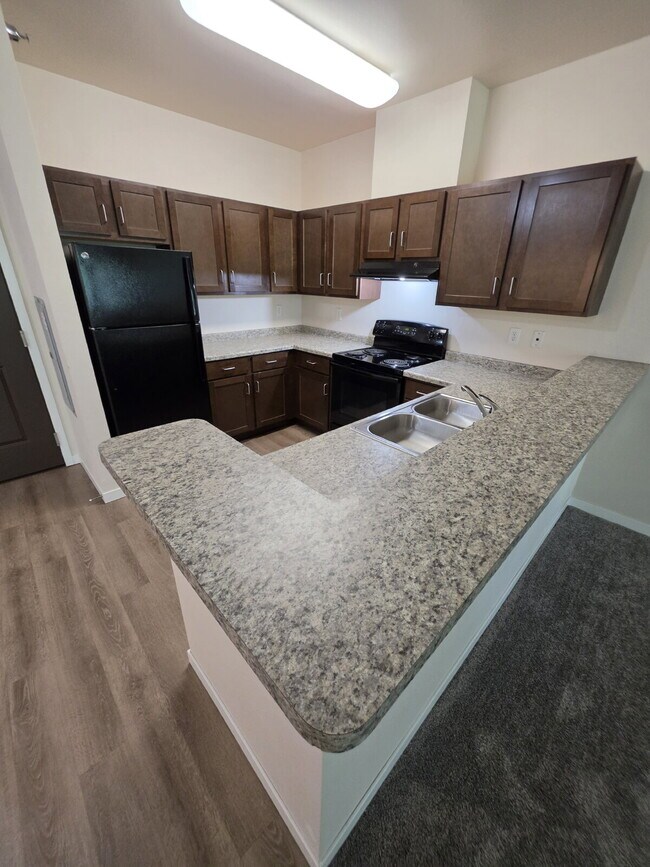 Building Photo - 2 Bedroom | 1 Bathroom 2nd Floor Apartment Available RIGHT NOW!