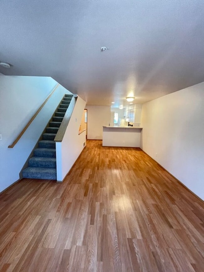 Building Photo - Charming and Spacious 3-Bedroom Townhome w...