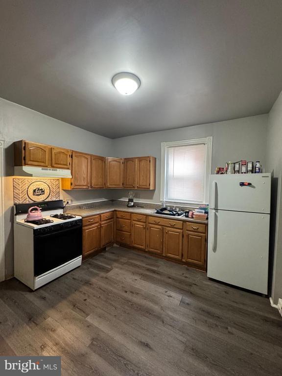 Building Photo - 533 Buttonwood St