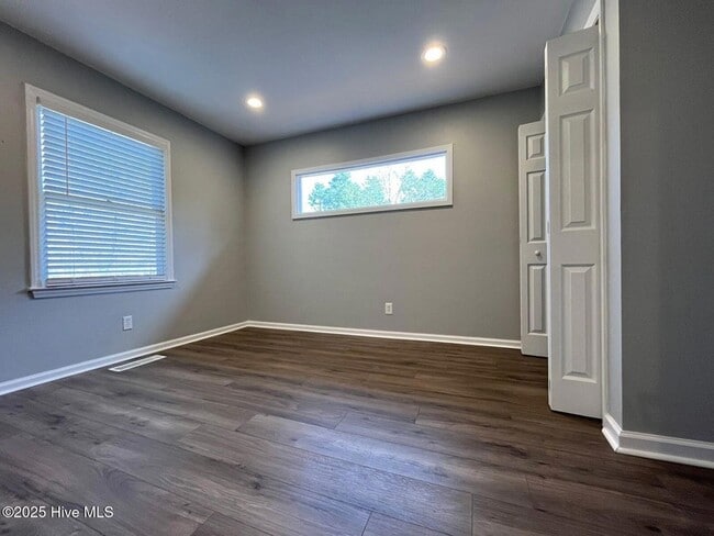 Building Photo - 105 Scuppernong Ct