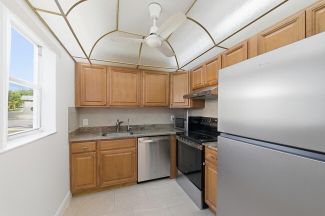 Building Photo - 452 Brittany Dr