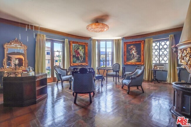 Building Photo - 642 S Bronson Ave